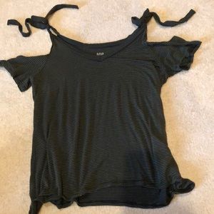 Striped, V neck shirt w tie straps&shoulder cutout